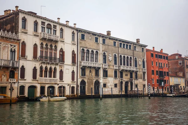 Berühmte paläste am großen kanal in venedig, italien. Feuchtigkeit — Stockfoto