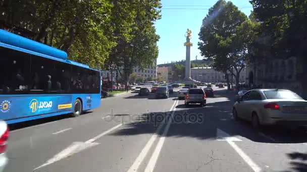 Oktober 2017 Tbilisi Georgia Trafik Enheter Över Viktigaste Rustaveliavenyn Georgiens — Stockvideo