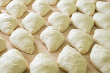 Ahşap masa, pizza, Gürcü ekmek taze hamur