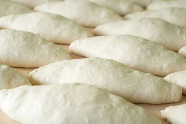 Ahşap masa, pizza, Gürcü ekmek taze hamur