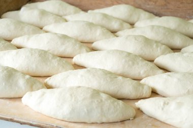 Ahşap masa, pizza, Gürcü ekmek taze hamur