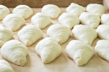 Ahşap masa, pizza, Gürcü ekmek taze hamur