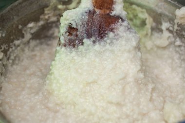 Mengrelian Mısır mamalica (ghomi). Gürcü geleneksel gıda