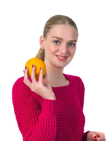 Turuncu olan kadın güzel portresi. Sağlıklı gıda konsantrasyon