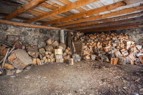 Préparation du bois de chauffage pour l'hiver. fond bois de chauffage, Sta — Photo