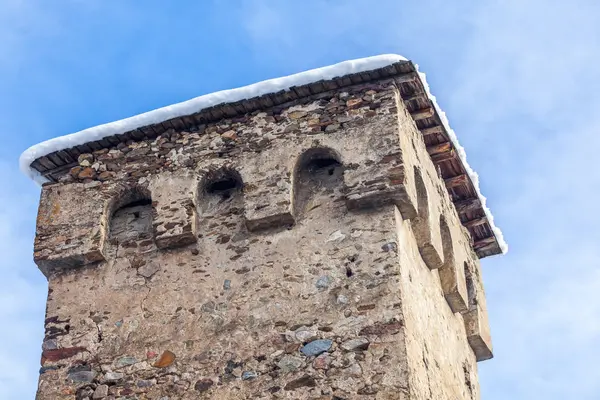 Torres medievales en Latali en las montañas del Cáucaso, Alto Svane — Foto de Stock