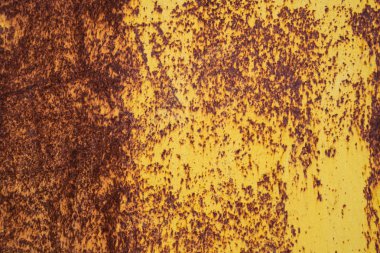 eski paslı metal plaka sarı boya ile