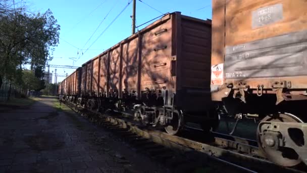 Železniční Vlak Pohybující Stopy Směrem Fotoaparátu 2017 Poti Gruzie — Stock video