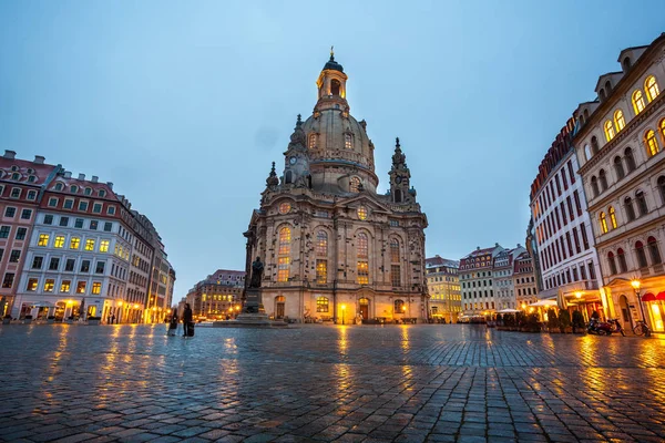 A Neumarkt tér és Frauenkirche (templom Miasszonyunk) a Dre — Stock Fotó