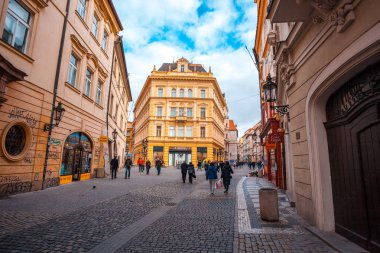 Prague, Çek Cumhuriyeti - 25.01.2018 görüntülemek için eski sokakta