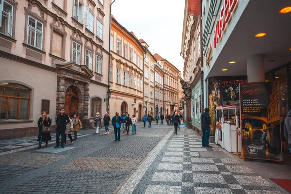 25.01.2018 Praga, República Checa - Vista a la calle en el viejo — Foto de Stock