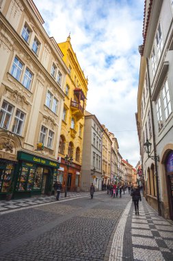 Prague, Çek Cumhuriyeti - 25.01.2018 görüntülemek için eski sokakta