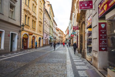 Prague, Çek Cumhuriyeti - 25.01.2018 görüntülemek için eski sokakta