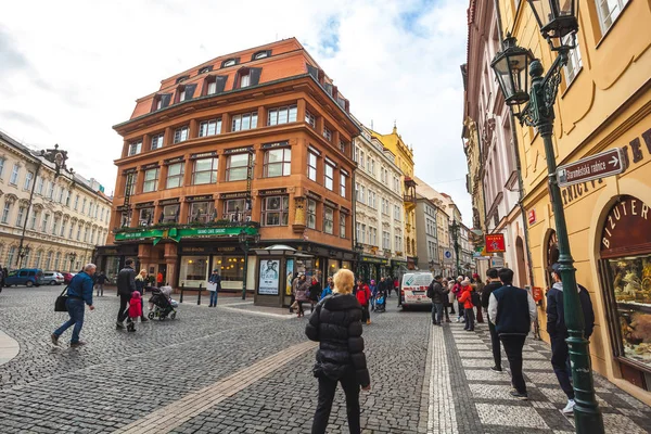 25.01.2018 Prag, Tschechische Republik - Blick auf die Straße in der Altstadt — Stockfoto