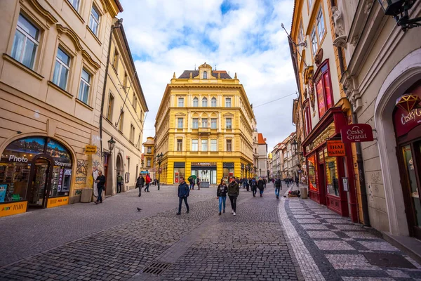 25.01.2018 Prag, Tschechische Republik - Blick auf die Straße in der Altstadt — Stockfoto