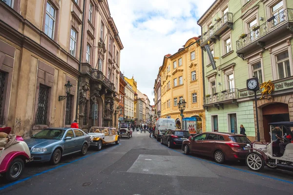 25.01.2018 Praga, República Checa - coches viejos para un recorrido a pie — Foto de Stock