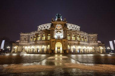 Dresden Semper Opera Evi gece; Almanya