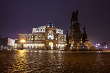 Dresden Semper Opera Evi gece; Almanya
