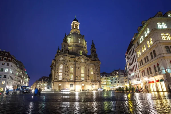 Placu Neumarkt i Frauenkirche (Kościół NMP) w Dre — Zdjęcie stockowe