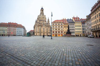 22.01.2018 Dresden, Almanya - renkli binalar Neumarkt SQ