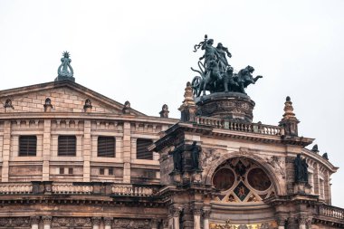 Semperoper, opera binası Saechsische Staatsoper Dresden (S