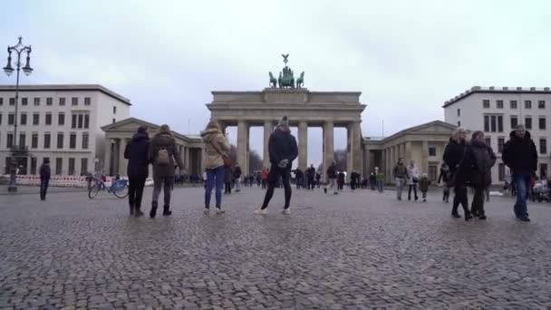 2018 Βερολίνο Γερμανία Πύλη Βρανδεμβούργου Στο Βερολίνο — Αρχείο Βίντεο