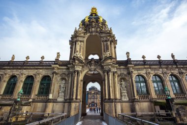 Ünlü Zwinger palace tarihi binalar için görüntüleyin