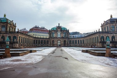 Ünlü Zwinger palace tarihi binalar için görüntüleyin