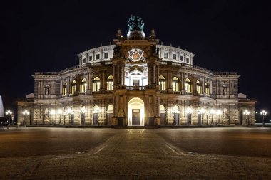 Dresden Semper Opera Evi gece; Almanya