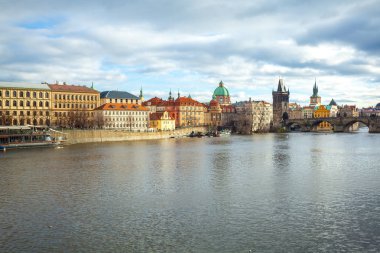 Çek Cumhuriyeti Prag 'da Vltava Nehri ve Charles Köprüsü