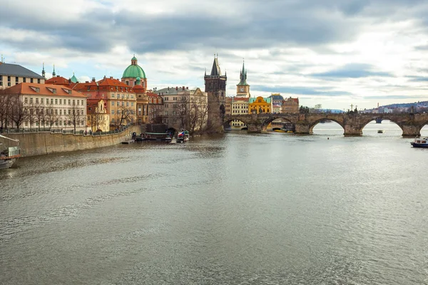 Rivière Vltava et pont Charles à Prague, République tchèque — Photo