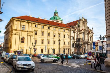 24.01.2018 Prag, Çek Cumhuriyeti - sokaklarda yürüyüş 