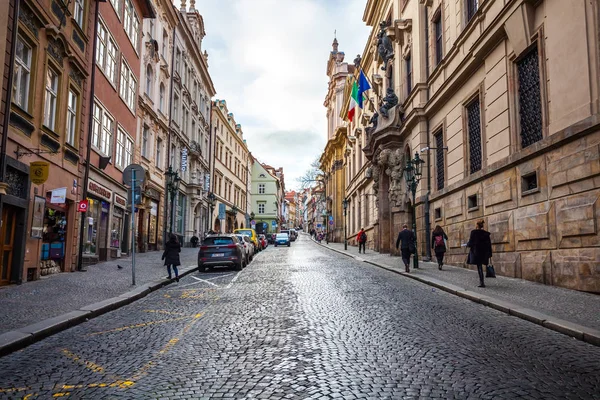 24.01.2018 Praga, República Checa - Caminando por las calles — Foto de Stock