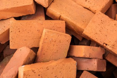 Kırmızı tuğla inşaat alanında için yığını