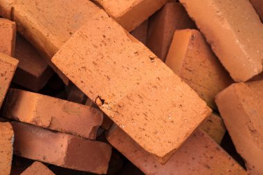 Kırmızı tuğla inşaat alanında için yığını