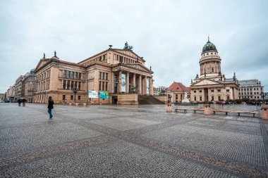 25.01.2018 Berlin, Almanya - ünlü Gendarmenm panoramik manzaralı