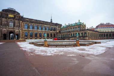Ünlü Zwinger palace tarihi binalar için görüntüleyin