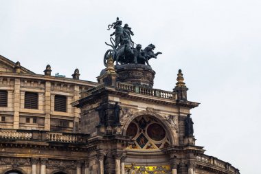Semperoper, opera binası Saechsische Staatsoper Dresden (S