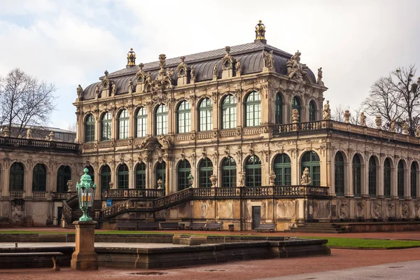 Palacio de Zwinger (arquitecto Matthaus Poppelmann) - palacio real si — Foto de Stock