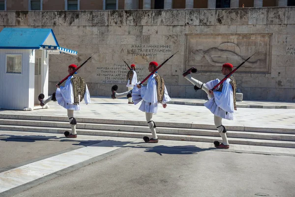 11.03.2018 Athens, Greece - Ceremonial changing of the guard in — Stock Photo, Image