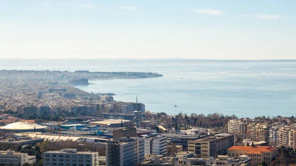 Blick auf die Stadt Thessaloniki, das Meer und Schiffe — Stockfoto