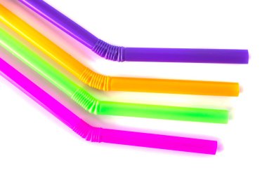 Beyaz arka plan üzerinde izole içecekler için renkli payet