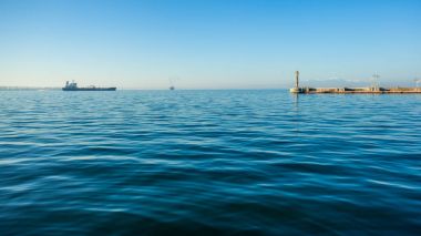 Thessaloniki, Yunanistan Körfez gemilerle. Güneşli gün