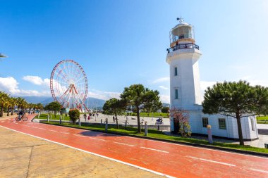 31.03.2018 Batum, Gürcistan - dönme dolap ve Batum deniz feneri 