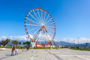 31.03.2018 Batum, Gürcistan - ferris wheel kıyı şeridi üzerinde ben