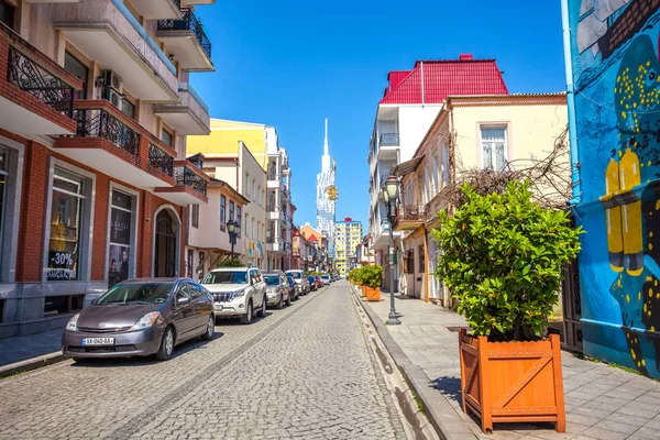 31.03.2018 Batumi, Georgia - hermosas casas en la ciudad de Bat — Foto de Stock