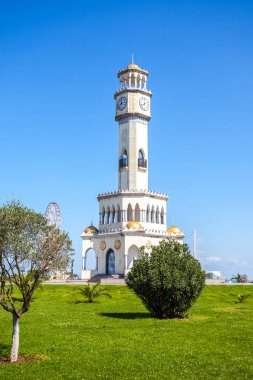 Güneşli Batum sahilinde gezinti Batum deniz feneri 
