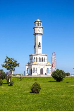 Güneşli Batum sahilinde gezinti Batum deniz feneri 