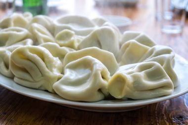 Hıngel - Gürcü geleneksel yemekleri. El yapımı rustik dünya çapında 