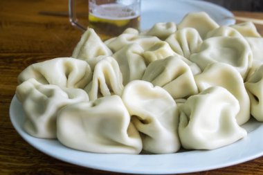 Hıngel - Gürcü geleneksel yemekleri. El yapımı rustik dünya çapında 